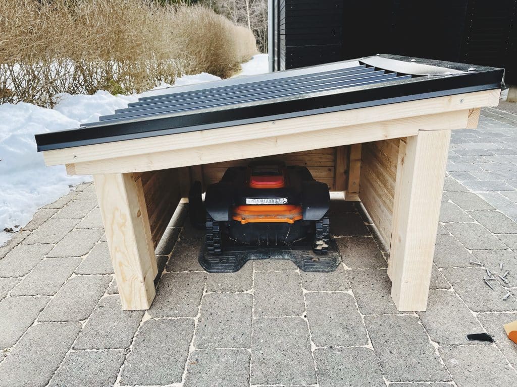 Robotgräsklippargarage