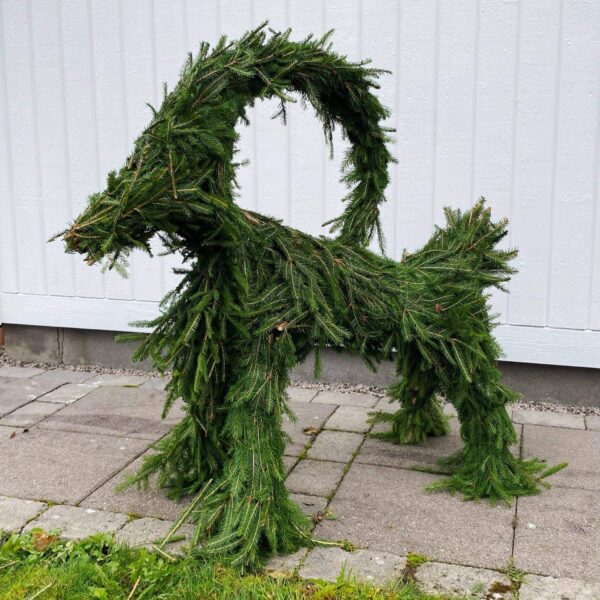 Building instructions for Christmas Goat with spruce foliage