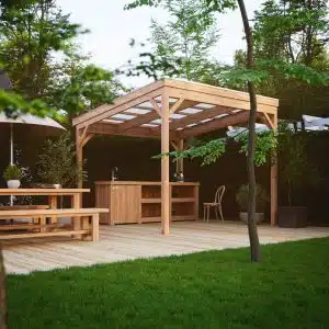 Skærmtag i trægård