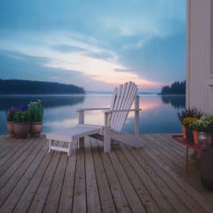 Byggbeskrivning för en Adirondack stol med inbyggt fotstöd med ritningar på alla delar